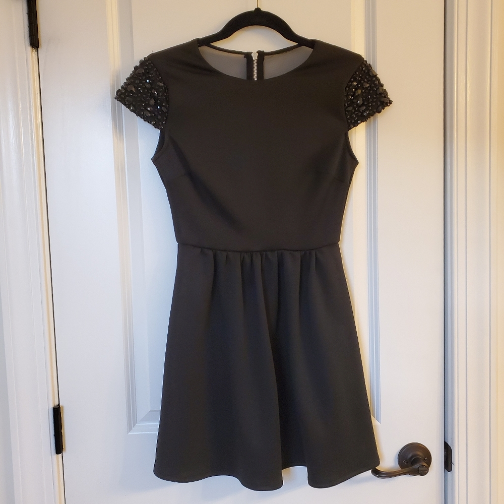 B. Darlin Black Flowy